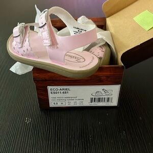 Toddler sandals never worn